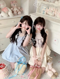 雙倍寵愛：3p蘿莉私密呵護