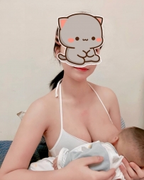 小海   162cm 47kg E cup  30  歲   單親媽媽